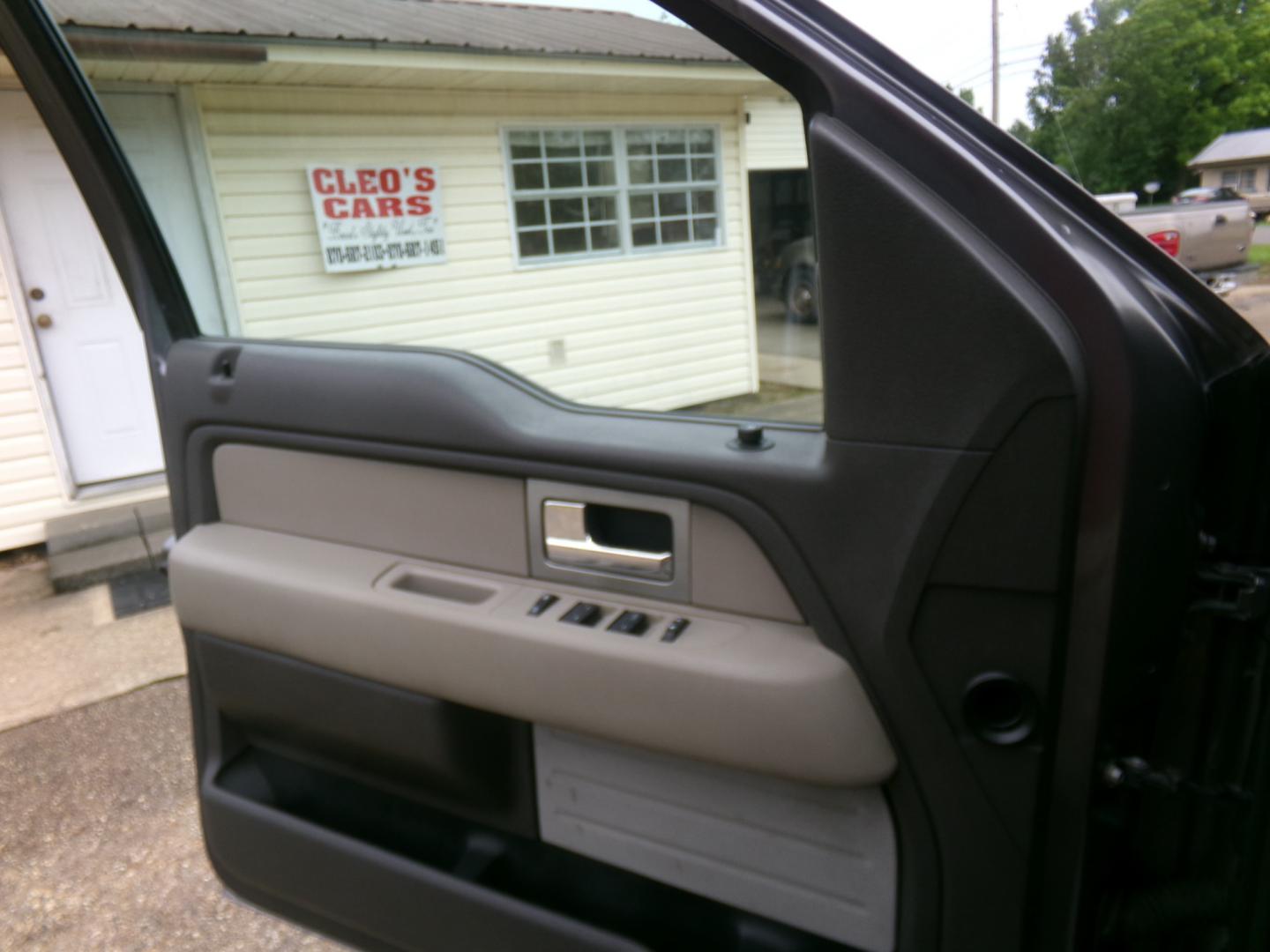 2010 Gray /Gray Ford F-150 XLT SuperCrew 5.5-ft. Bed 2WD (1FTFW1CVXAK) with an 5.4L V8 SOHC 24V FFV engine, 4-Speed Automatic transmission, located at 401 First NE, Bearden, AR, 71720, (870) 687-3414, 33.726528, -92.611519 - Photo#5